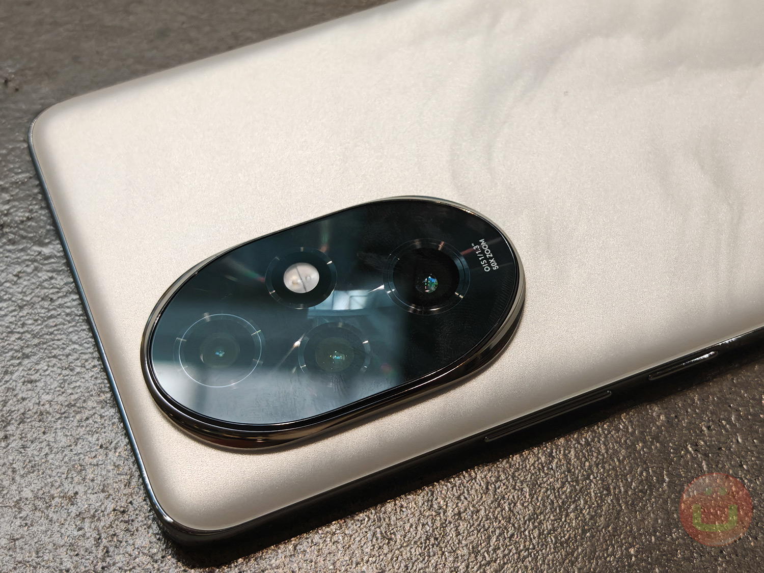 HONOR 200 Pro Review: Iconic Studio Harcourt Portrait Style In Your Smartphone