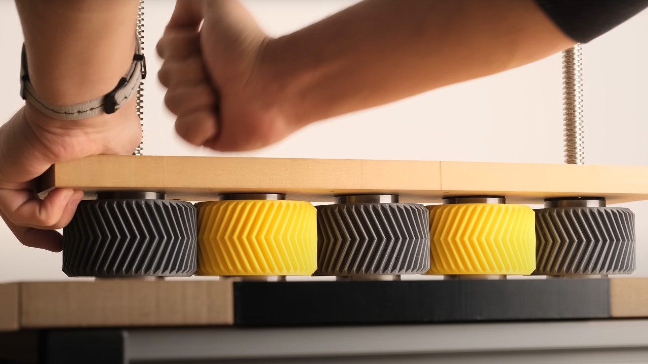 This 3D-Printed Table Vise Is the Coolest Way to Clamp Things