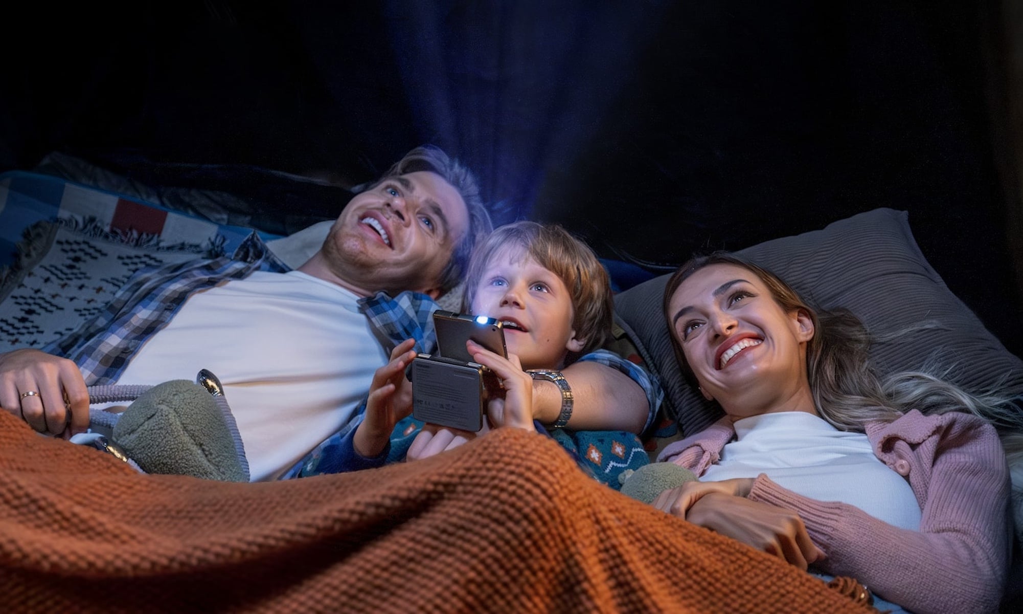 Aurzen ZIP: Will this tri-fold projector level up your movie nights on the go?