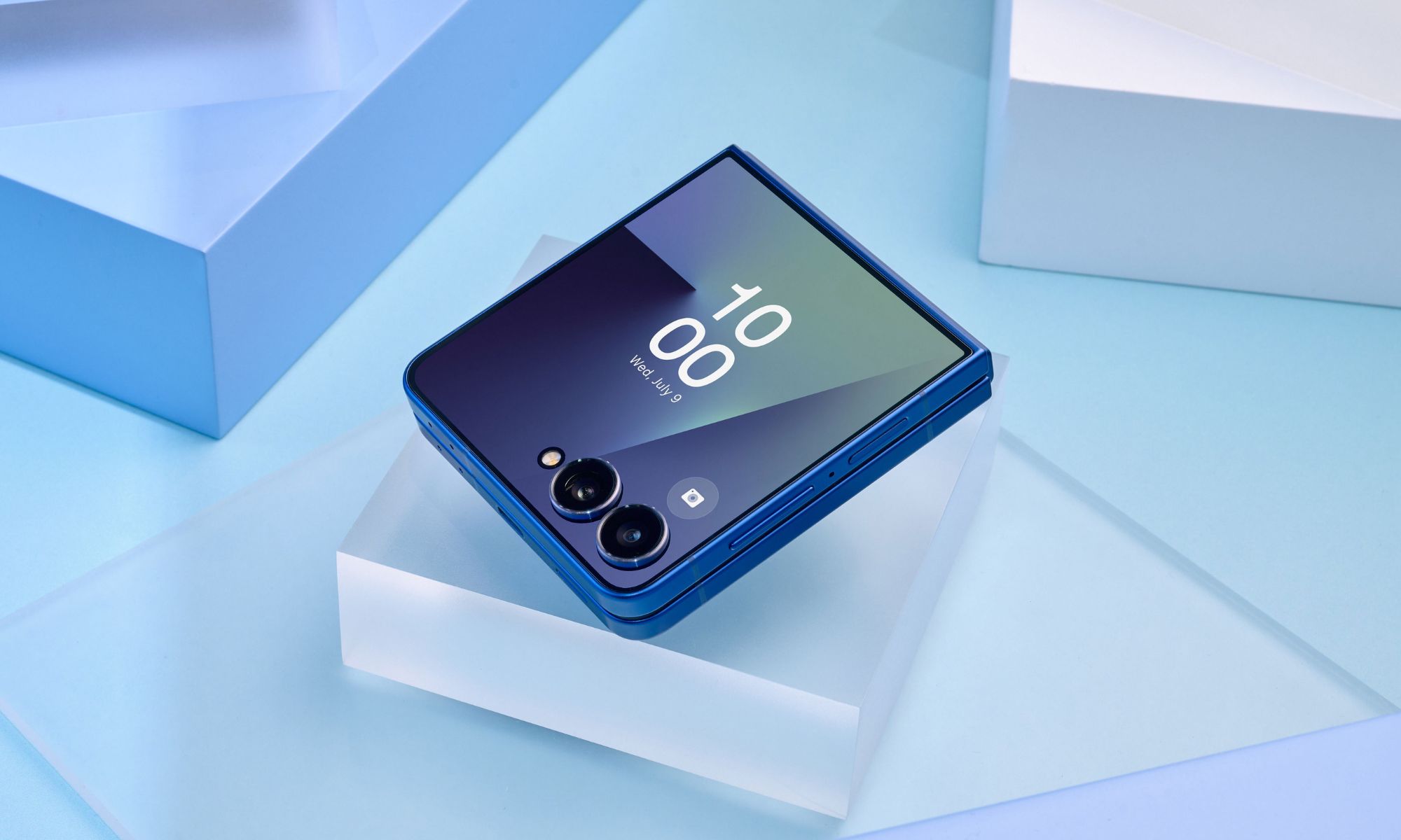 Samsung Galaxy Z Flip7 vs. Motorola razr Ultra 2025: Which fancy clamshell foldable deserves your pocket?