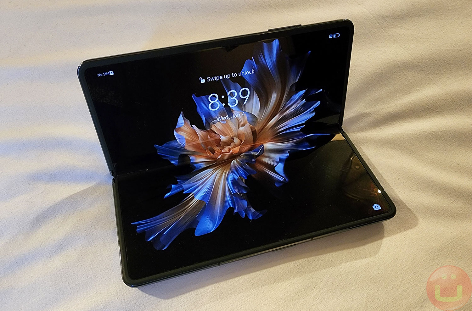 Honor Magic Vs Review | Ubergizmo